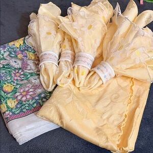 ASSORTMENT OF LINENS